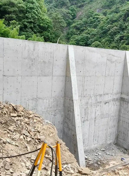 忻州河曲县重力式挡土墙